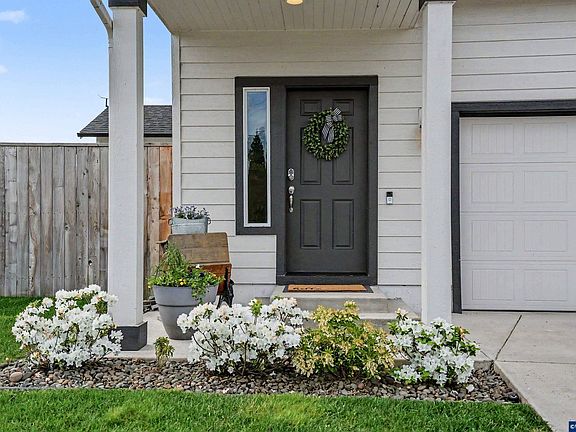 2nd image of 2824 23rd Av NW