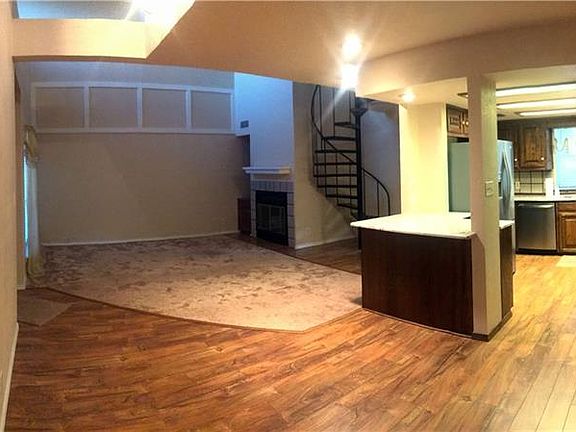 3rd image of 4 Village Green Ct