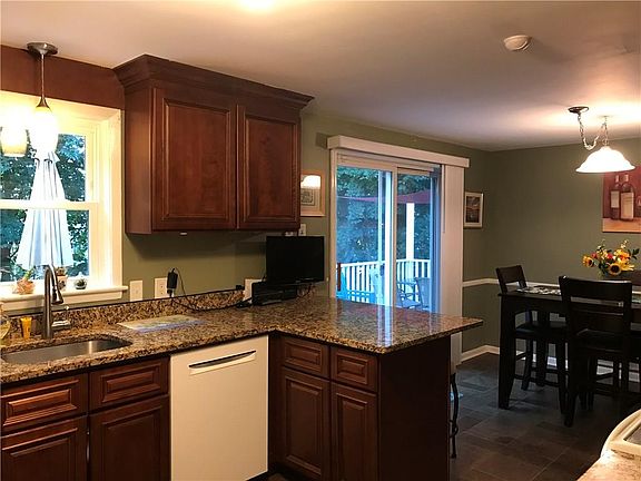 4th image of 37 Vista Dr