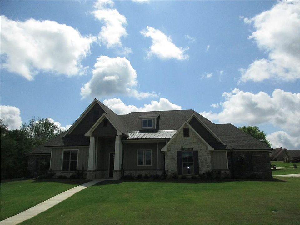 1st image of 605 Oak Grove Way