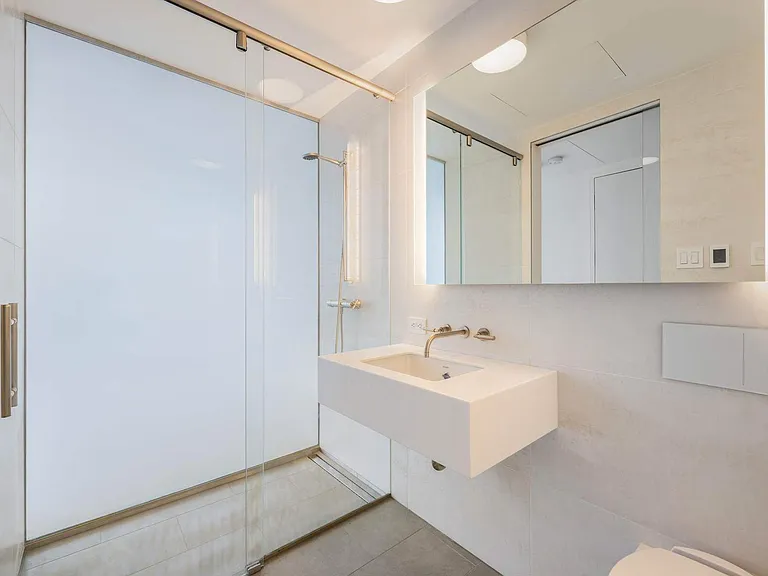162 E 64th St #1 — Photo 11
