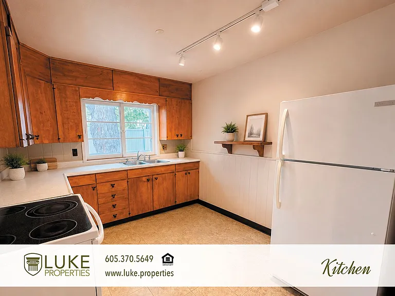 2420 S Center Ave — Photo 4
