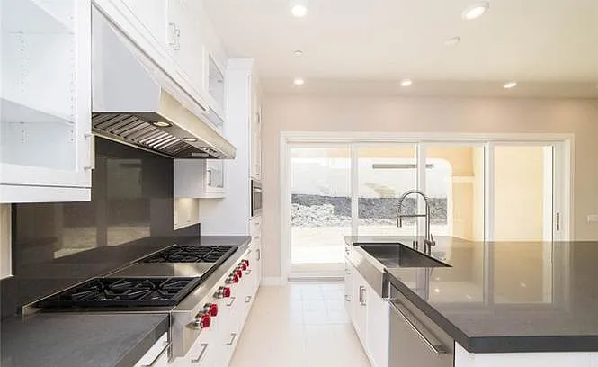 63 Harlow — Photo 4
