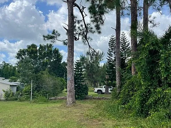 18341 Wayne Dr, North Fort Myers, FL 33917