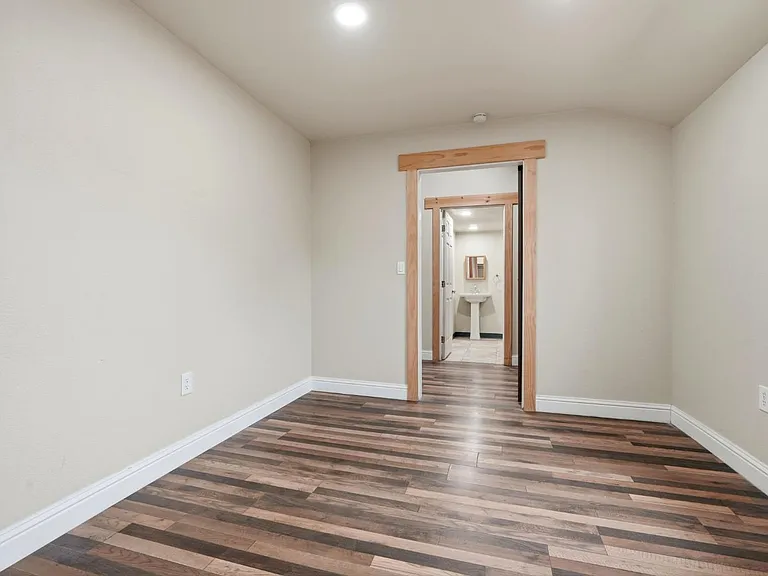 910 N Kaweah St — Photo 17