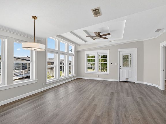 7th image of 3177 N Huntington Ave