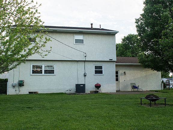 3rd image of 3066 Barbee Ave