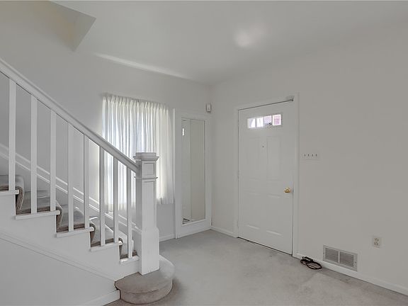 2nd image of 406 W Lincoln Ave