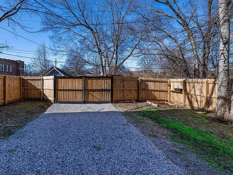 108 Claiborne St — Photo 4
