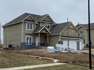 750 Indian Ridge Dr, Waukee, IA 50263