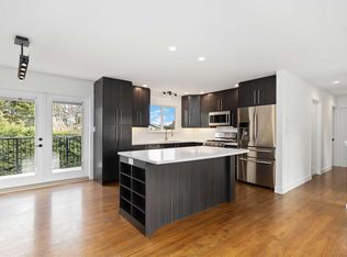 1964 Genoa Pl, Central Saanich, BC V8M 1M1