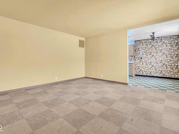 4th image of 2808 Sangster Ave
