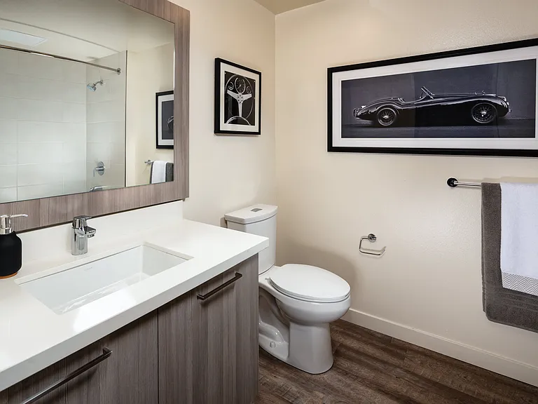 Topaz Apartments — Photo 40