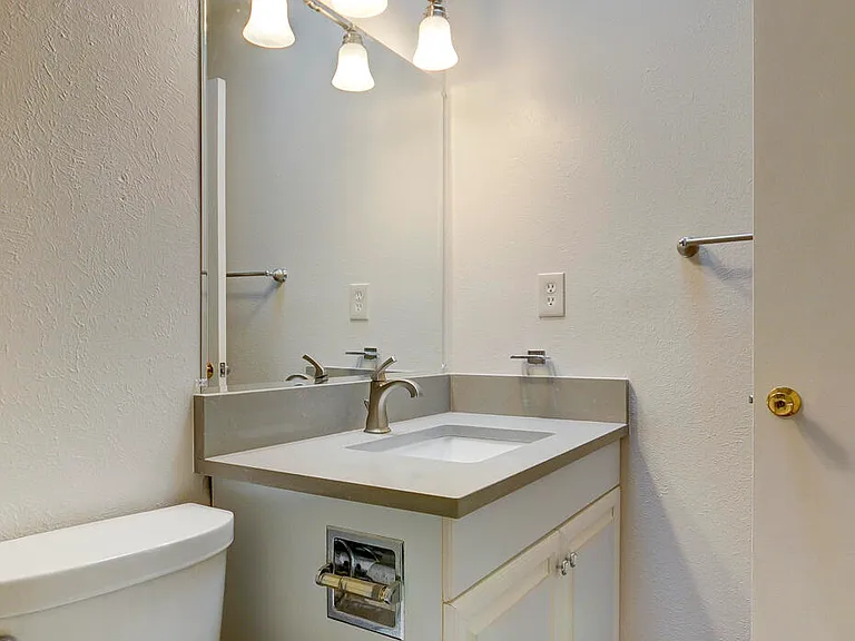 4631 Sherwood St NE — Photo 14