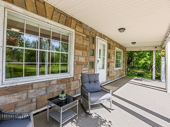 3rd image of 1613 Oakview Dr