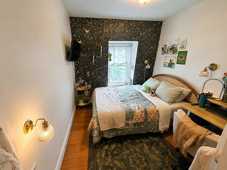 645 E 7th St #3 — Photo 6