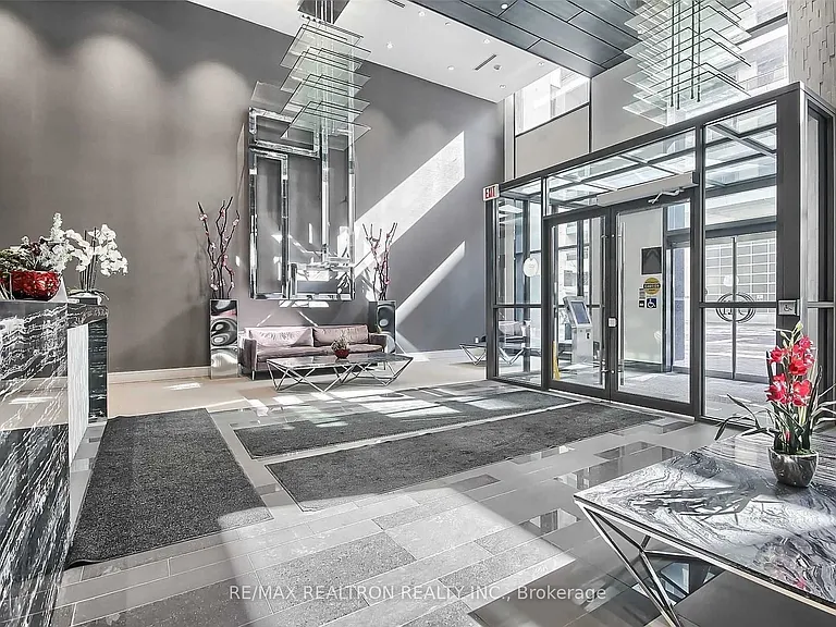 9201 Yonge St #703 — Photo 6