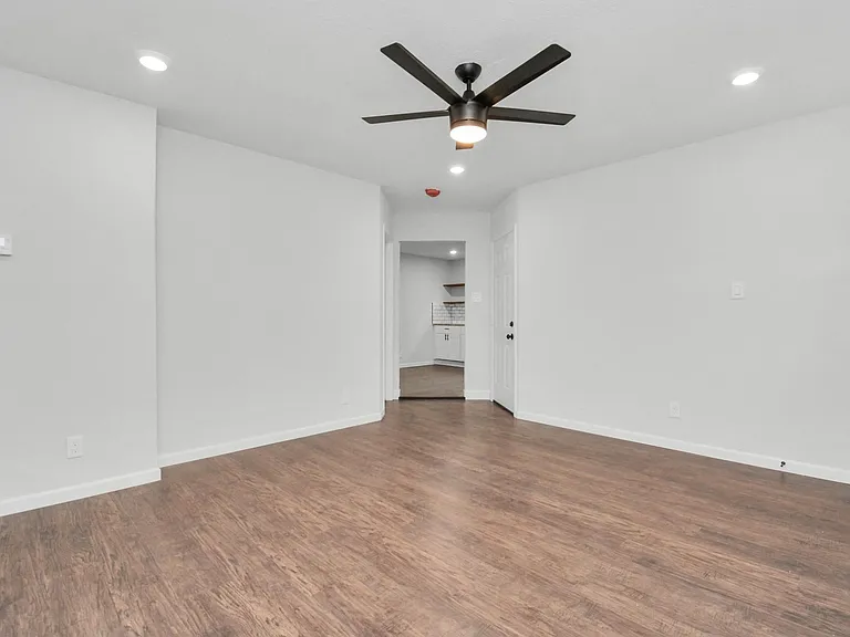 262 De Boll St — Photo 8