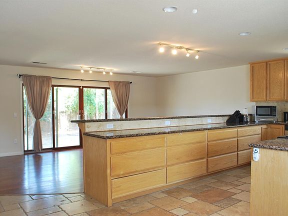 5th image of 10601 Lambrusca Dr