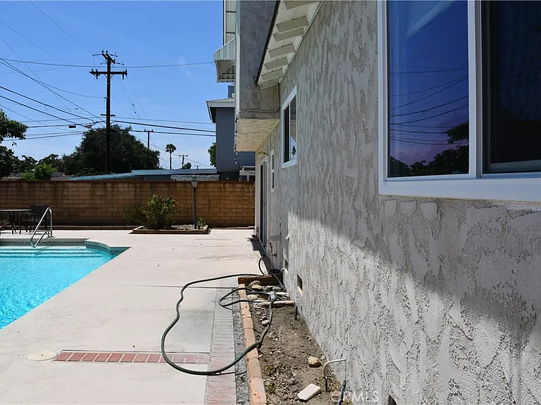 522 E Collins Ave — Photo 70