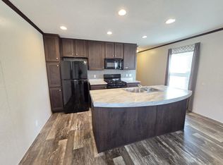 5 Cedar Ave, Highland, MI 48357