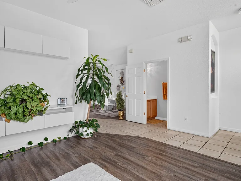 515 Corvina Dr — Photo 12
