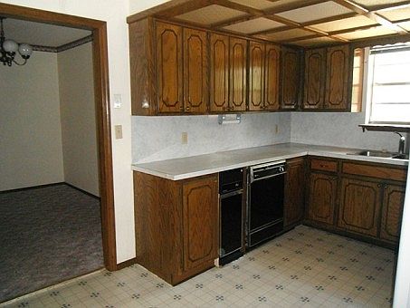 3rd image of 1405 Holly Ln