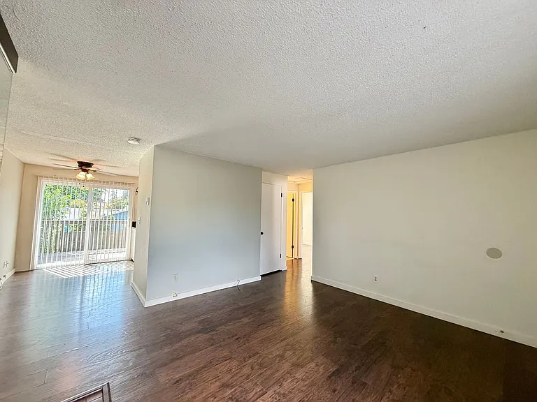 5925 SW Main Ave #1-6 — Photo 5