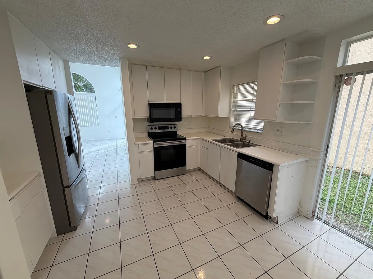 Building Photo - 3780 Amalfi Dr #3780