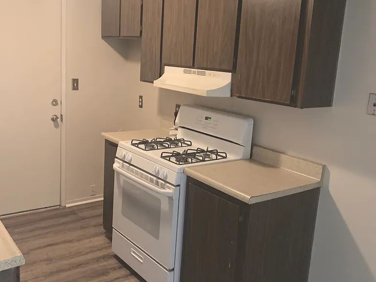 Glenn Apartments — Photo 18