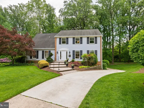 11201 Farmland Dr, Rockville, MD 20852