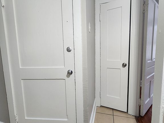 5th image of 2115 Oakland Ave APT 2