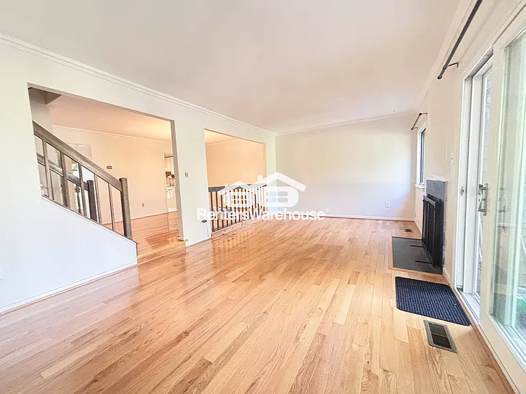 20469 Waters Point Ln — Photo 4