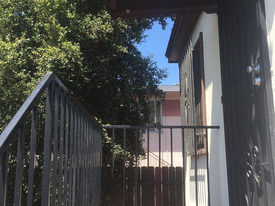 Entry door/ sml porch
