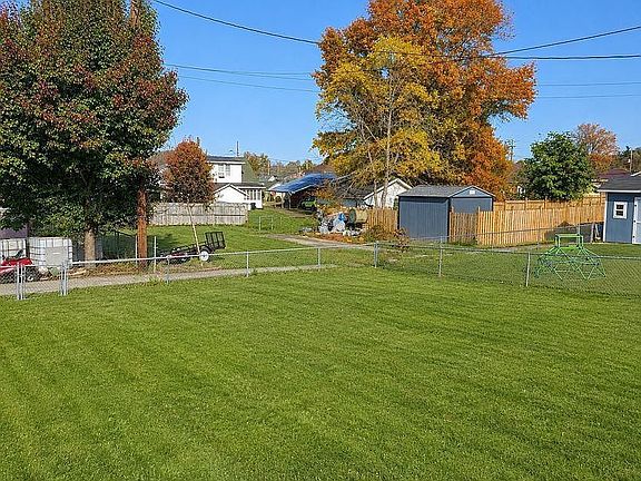 4th image of 728 Shaw St