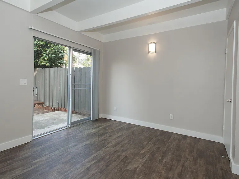 Monterey Townhouse — Photo 16
