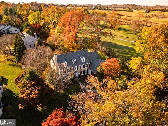 2nd image of 700 Thomas Rd