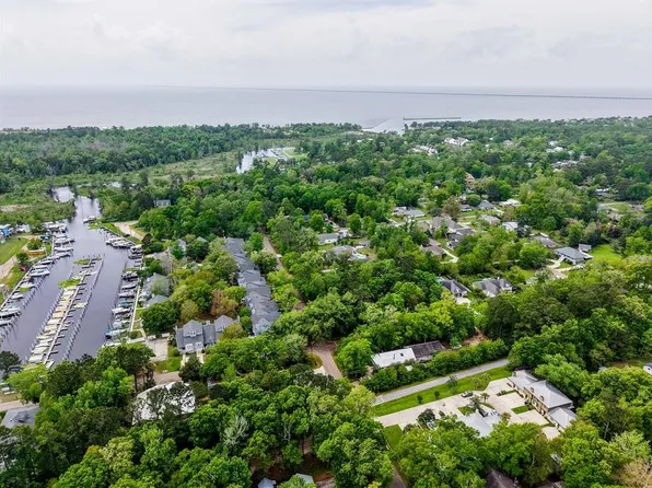 704 Colbert St APT B, Mandeville, LA 70448