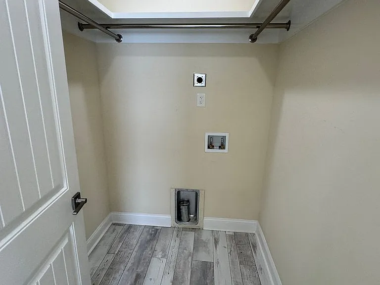 1911 Hermosa St — Photo 14
