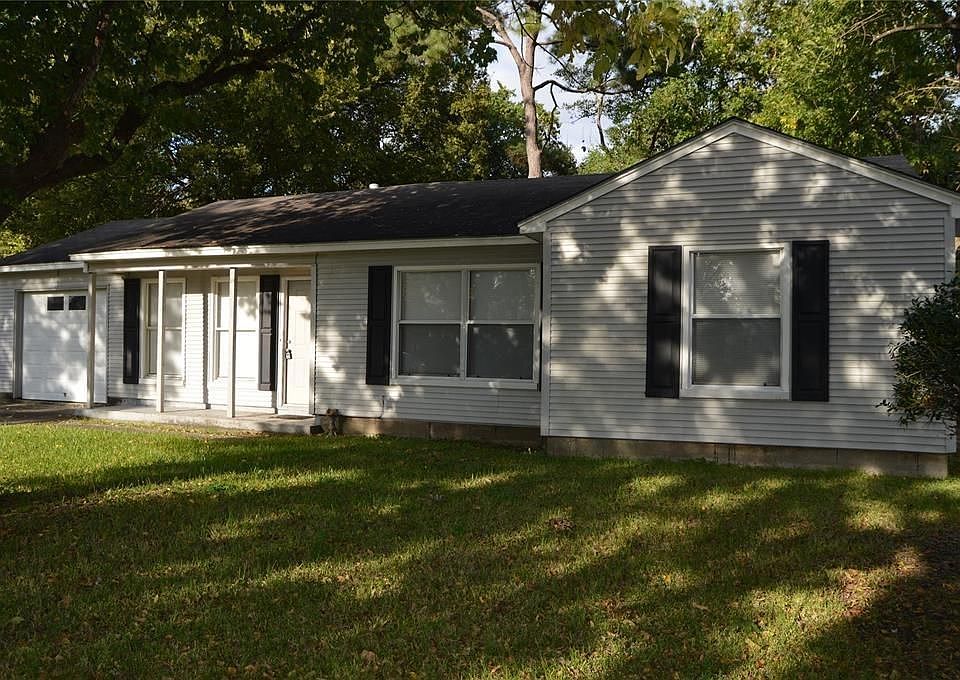 1st image of 326 Greenbriar St