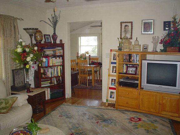 Living room/bonus room