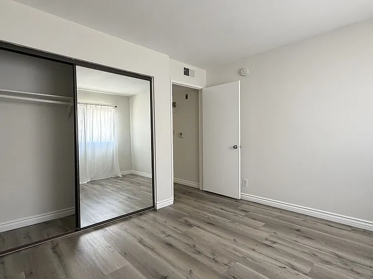 326 S Manhattan Pl #108 — Photo 9