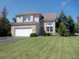 2536 N Silver Oaks Dr, Round Lake Beach, IL 60073