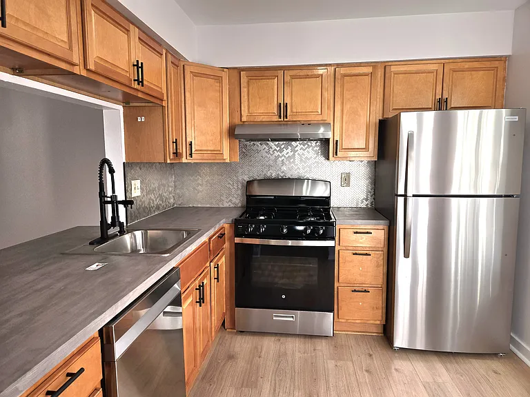 404 Harwood Ct #B — Photo 6