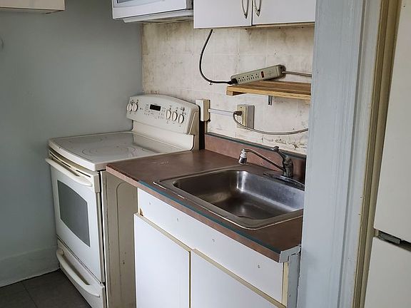 3rd image of 251 W Douglass St APT 1