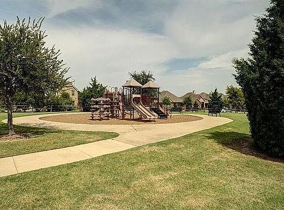 3rd image of 5909 Chuck Wagon Ln