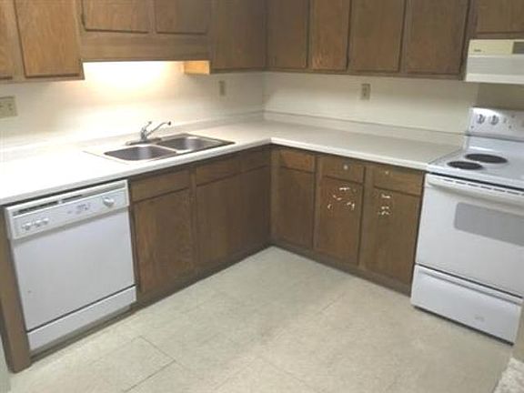 5th image of 221 Grand Ave W APT 206