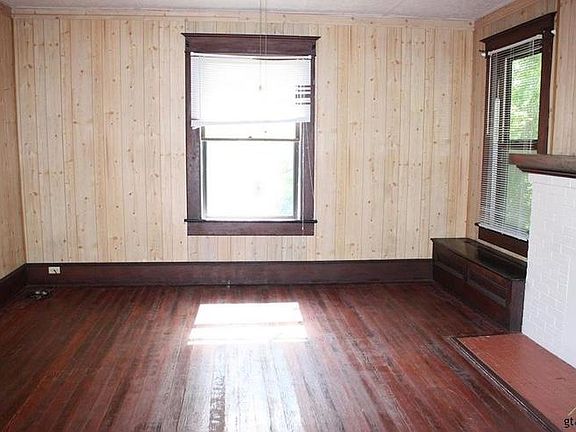 4th image of 1210 N Broadway Ave