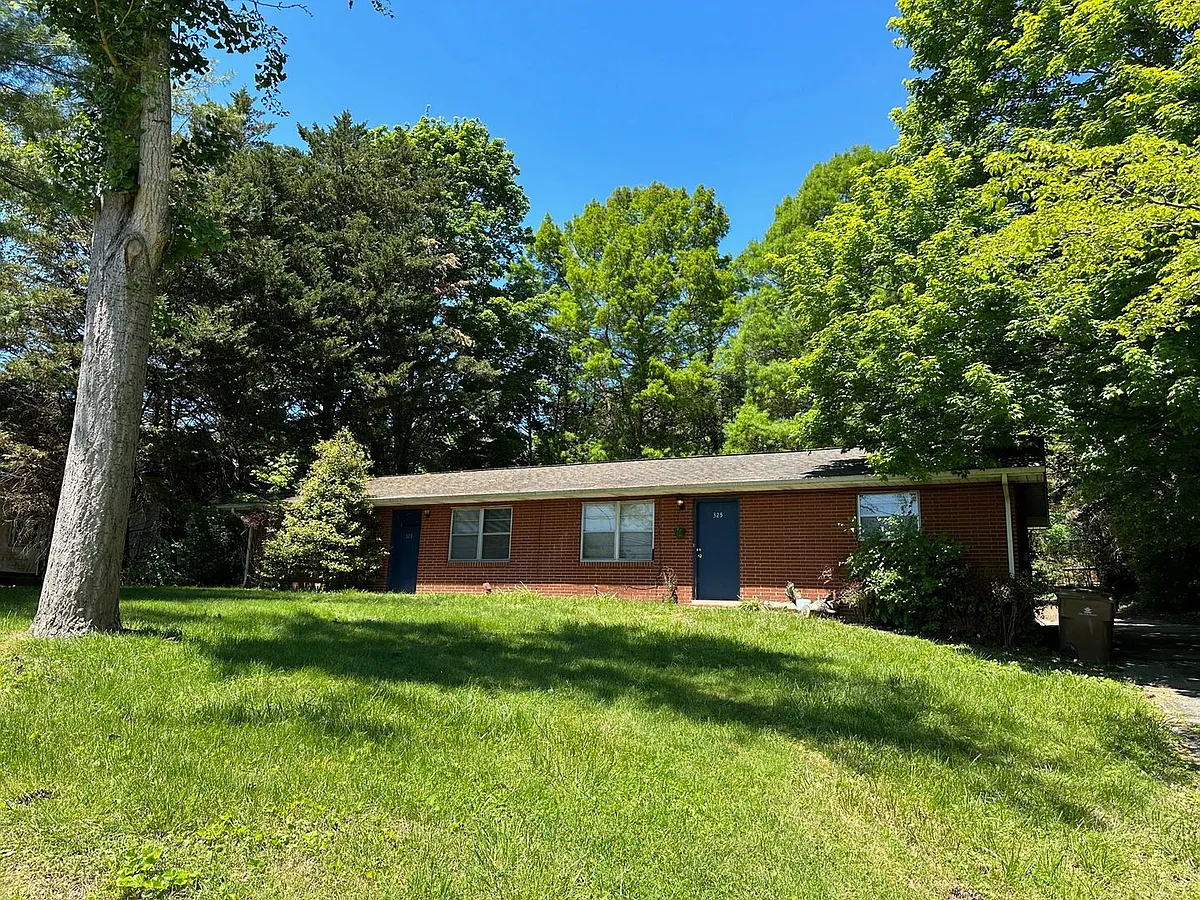 Building Photo - 323-325 Watauga Dr NE