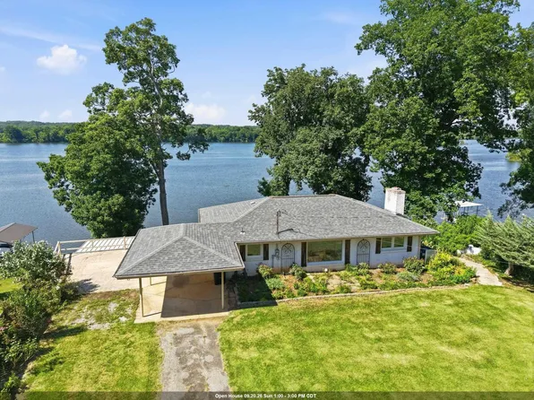 703 Carter Dr, Tuscumbia, AL 35674